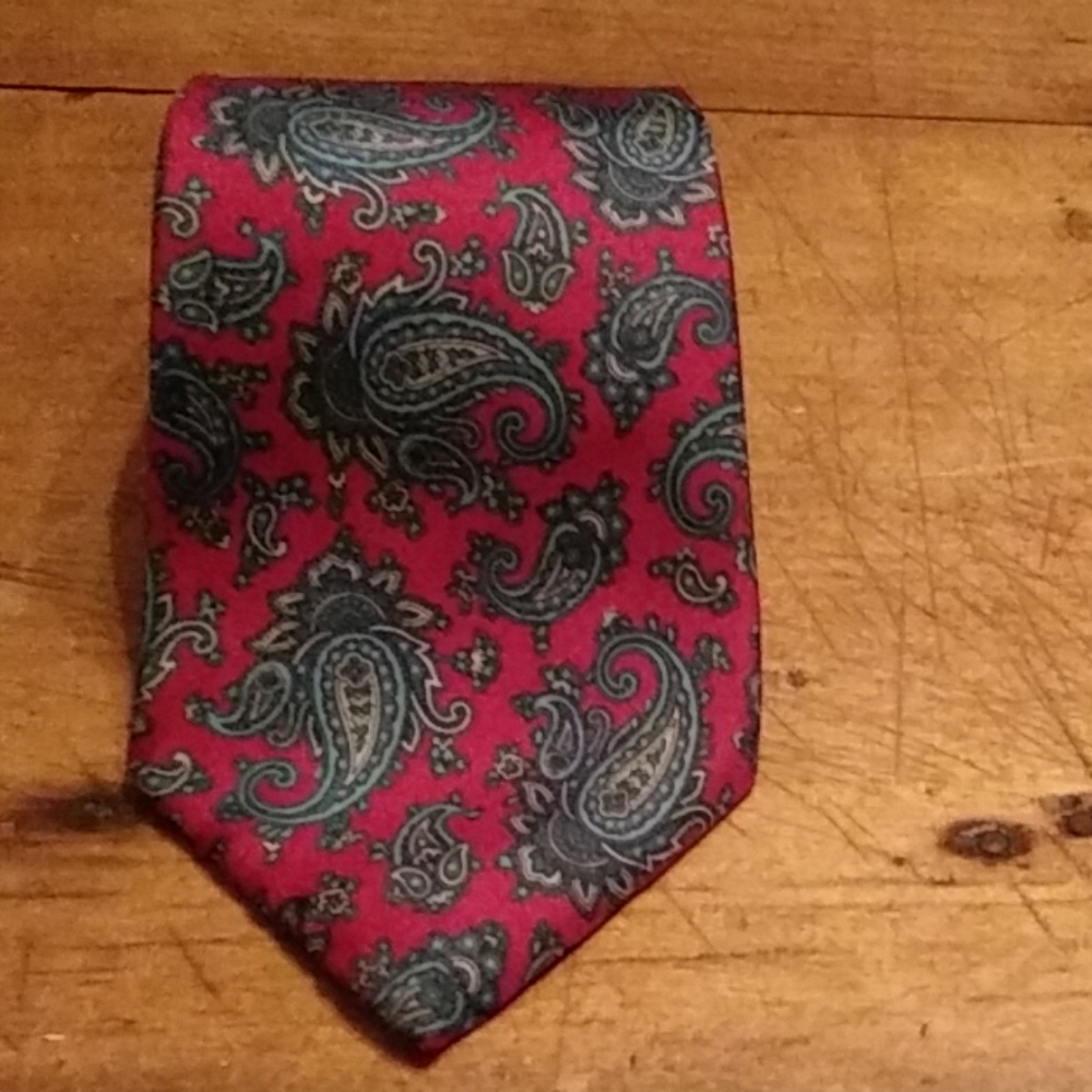Oakton bright red paisley 109% silk tie